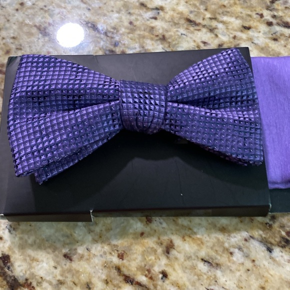 NWT JF J.Farrar 2 Pc Set Pre-Tied Bow Tie and Pocket Square Purple Micro Plaid - Picture 2 of 4